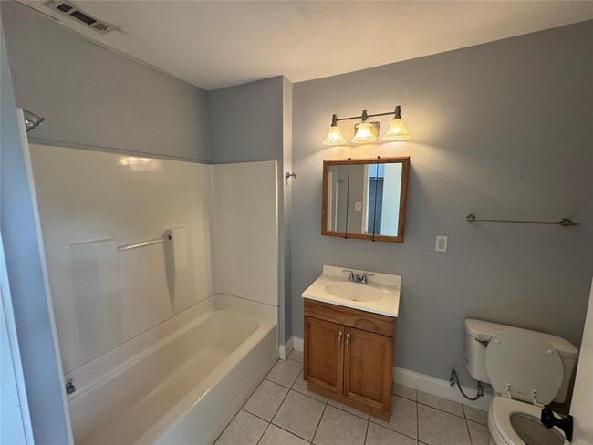 Building Photo - 1129 Saucedo St