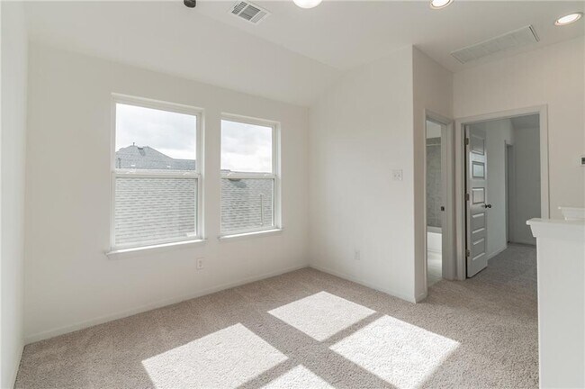 Building Photo - 233 Trailside Ln