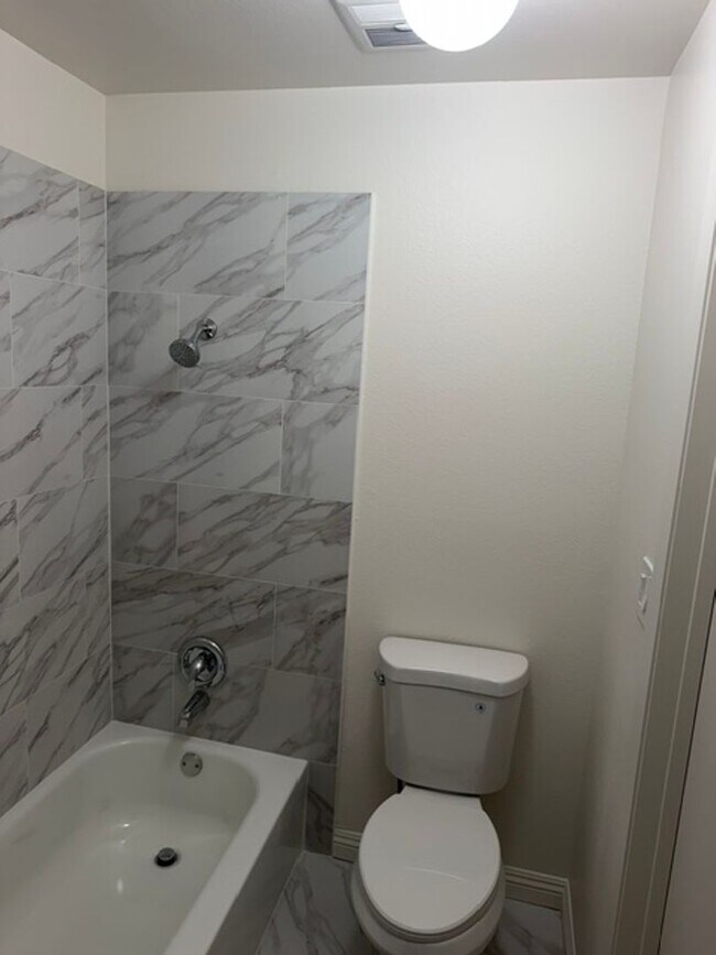 Building Photo - 5301 Bellflower Way