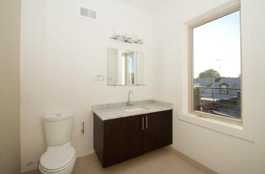 Main Bathroom - 919 N 5th St