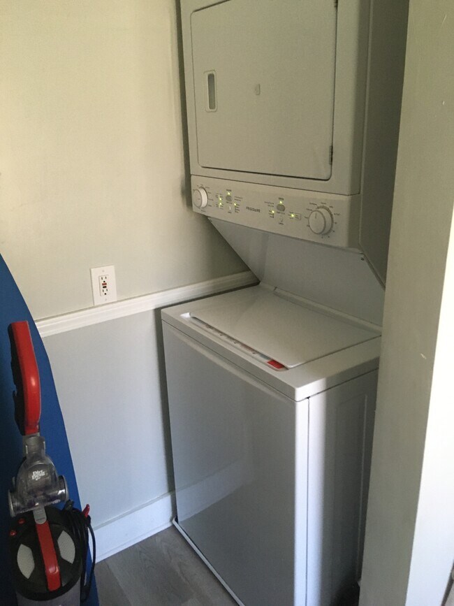 Building Photo - 231 Jones St