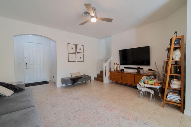 Building Photo - 5060 Ashley River Rd