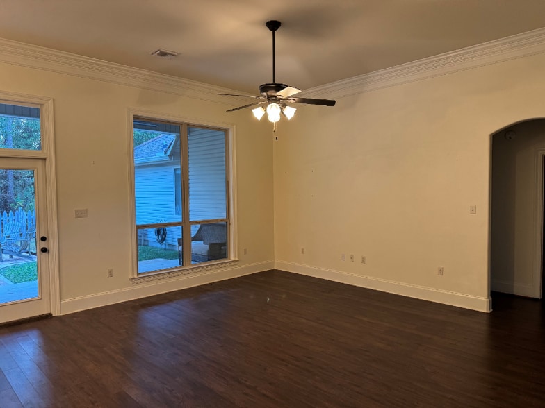 Building Photo - 556 Bateleur Way