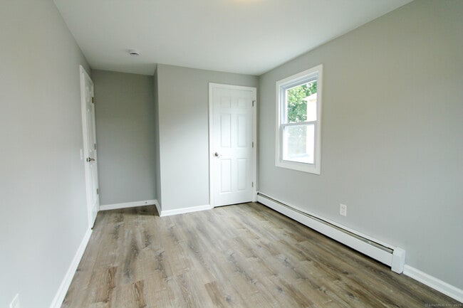 Building Photo - 17 Pinehurst Ave
