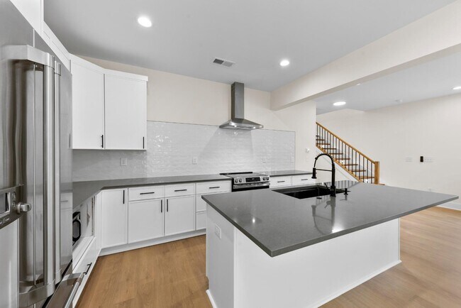Building Photo - 3420 Tappan Pl