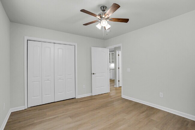 Building Photo - Updated Duplex on quiet street close to downtown.