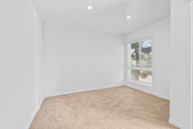 Building Photo - 11640 Woodbridge St