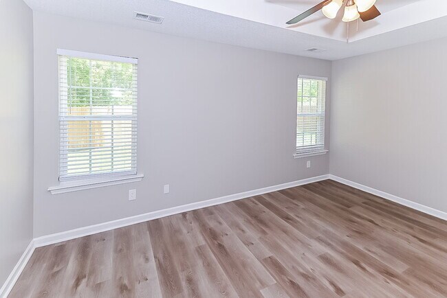 Building Photo - 9840 White Poplar Dr