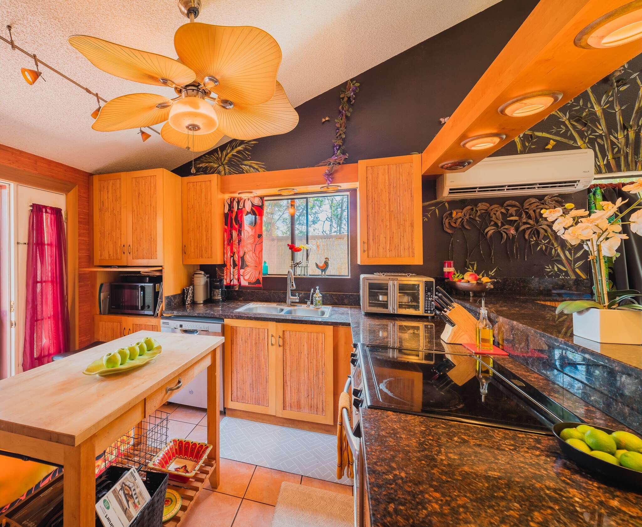 Open Gourmet Kit: Pans/dishes provided short stay - 281 Kaikea St