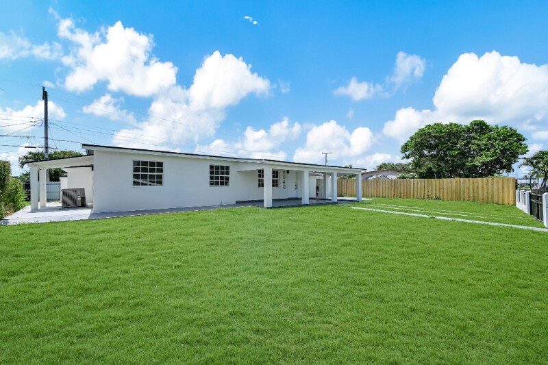 Building Photo - 4040 SW 108th Ave