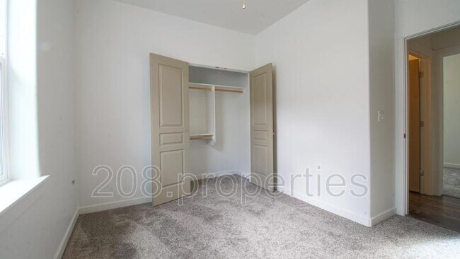 Building Photo - 2188 W Bella Ln