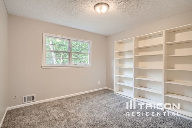 Building Photo - 455 Huntington Dr