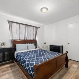 Building Photo - 5365 Elsinore Way