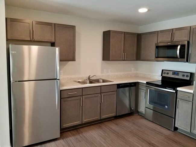 Building Photo - Miramonte Single Living