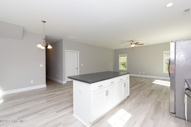Building Photo - 608 Feather Ct