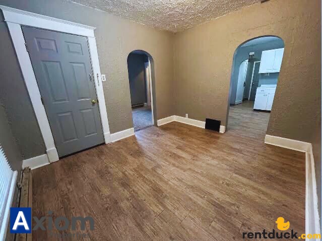 Building Photo - 322 S. 11th-Unit A (Upstairs)