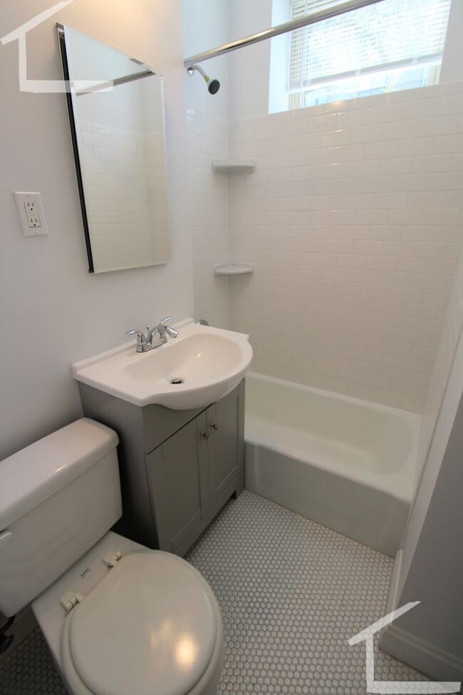 Building Photo - Avl 6/1 Updated 1BR apartment on Allston/B...