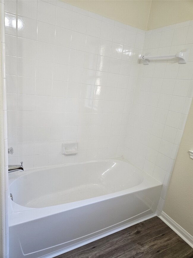 Building Photo - 2121 Crimson Lake Ln