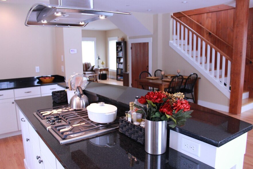 Building Photo - 26 N Main, 2