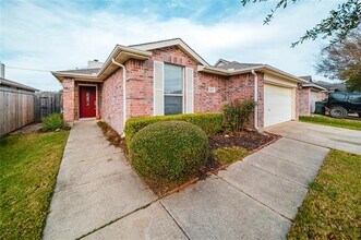 Building Photo - 2211 Lilac Cir