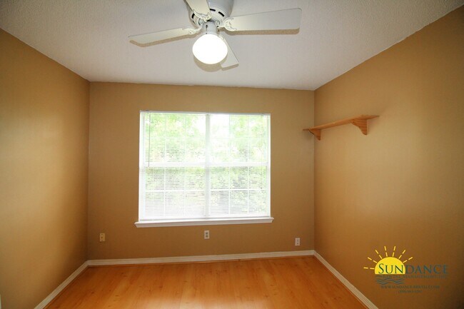Building Photo - Lovely 4 Bedroom Home in Fort Walton Beach