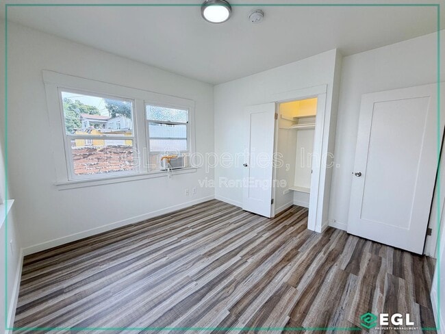 Building Photo - 816 Forest Ave