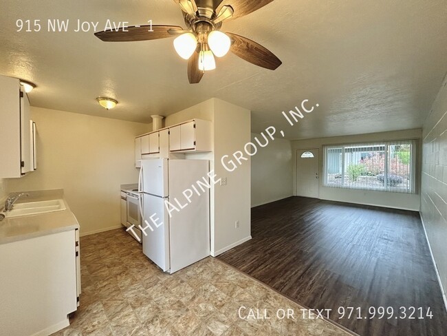 Building Photo - Single Level, 2 Bedroom by Cornell/NW Murr...