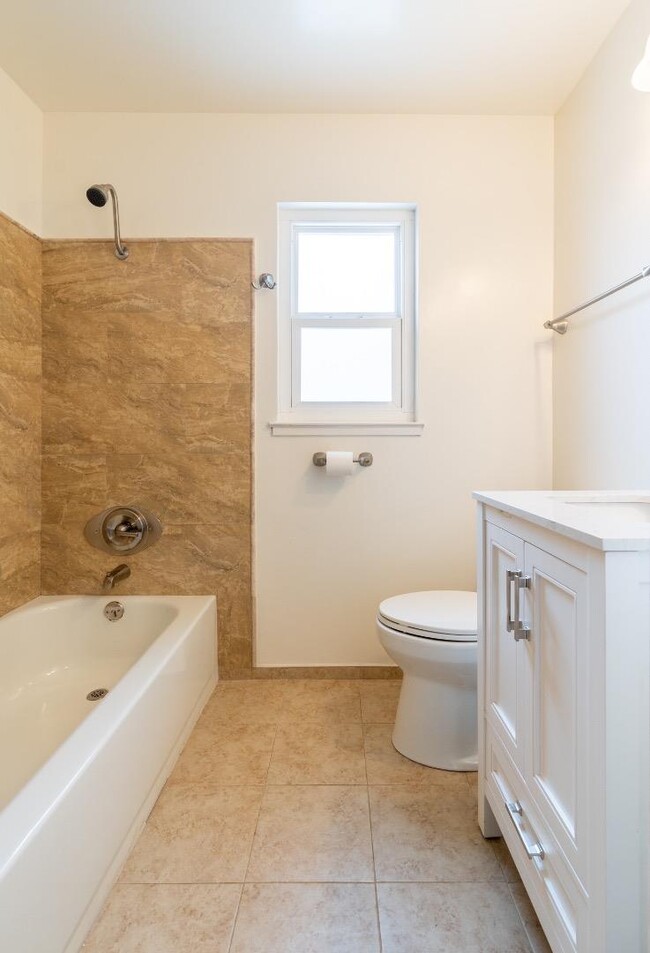 Building Photo - 556 Heathcliff Dr