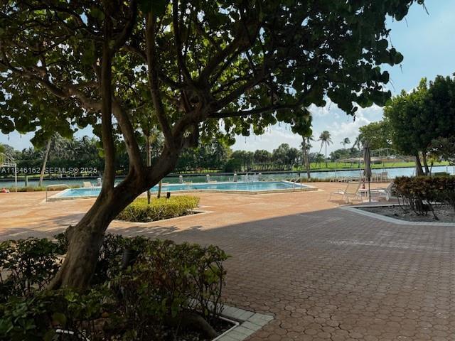 Building Photo - 9100 W Bay Harbor Dr