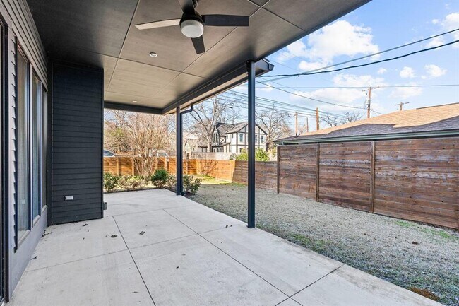 Building Photo - 1719 Bluebonnet Ln