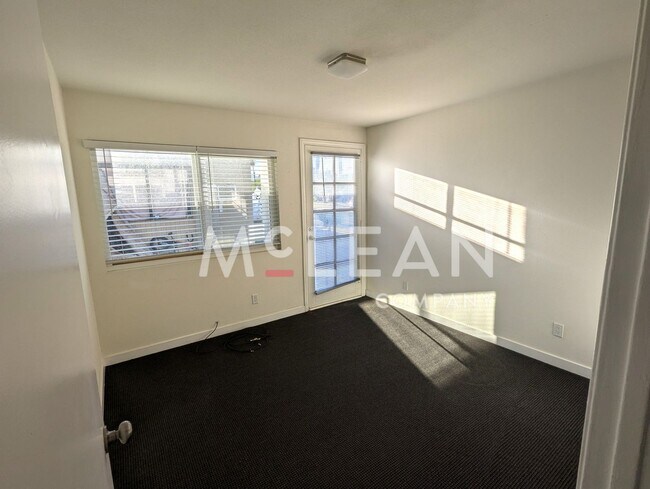 Building Photo - Spacious 3BR/2BA Home for Rent in Beautiful Palm Springs