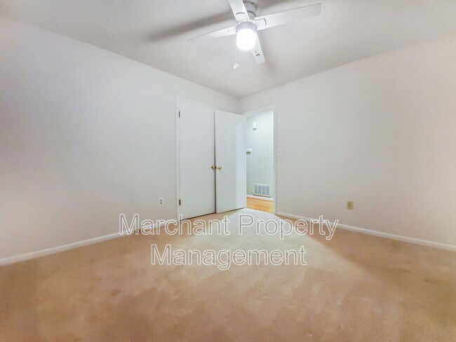 Building Photo - 106 Setters Ct