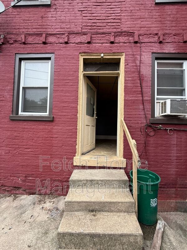 Building Photo - 405 E Orange St