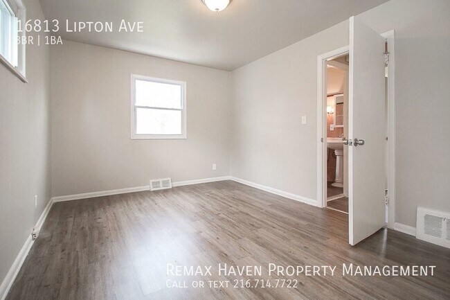 Building Photo - 16813 Lipton Ave, Cleveland - Charming 3 B...