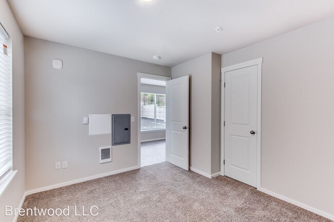 Building Photo - 2515 S 48th St