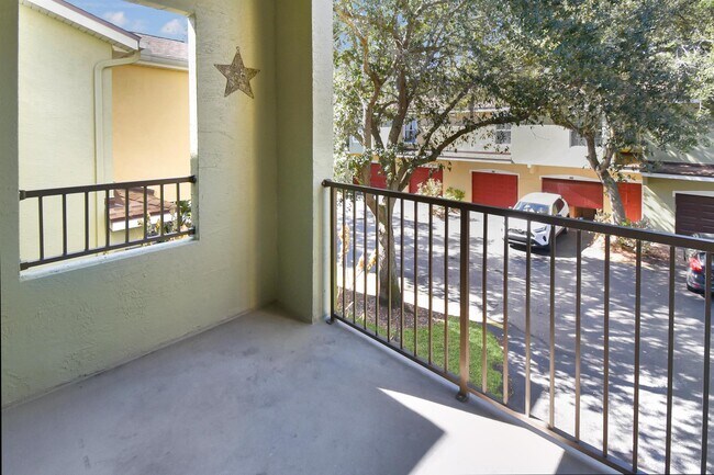 Building Photo - 2005 Mariposa Vista Ln