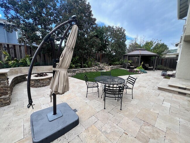 Building Photo - 15925 El Pajaro Ct