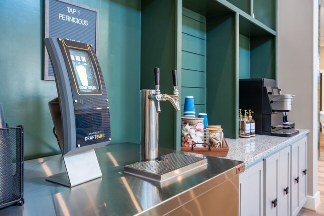 Building Photo - Comet Richland