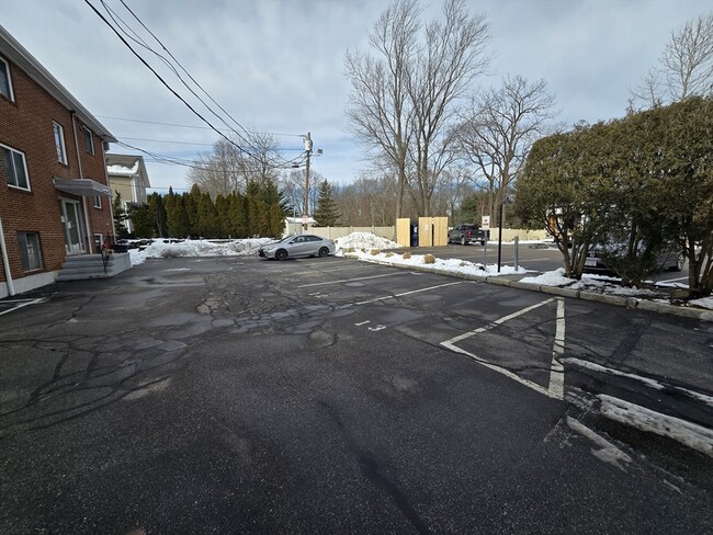 Building Photo - 194 Lincoln St