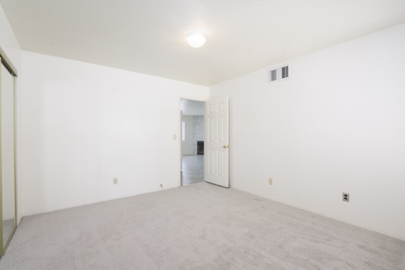 Building Photo - 1647 E Lester St