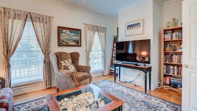 Building Photo - 203 Whiting Ln