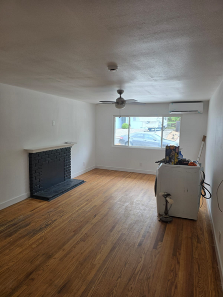 Building Photo - 351 Swan Way
