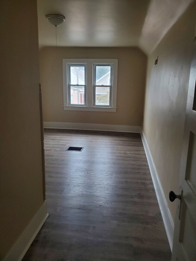 Building Photo - 3 Bed 1 bath house