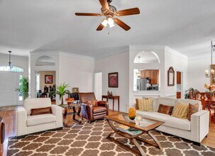 Building Photo - Sophisticated Space Designed for Comfort