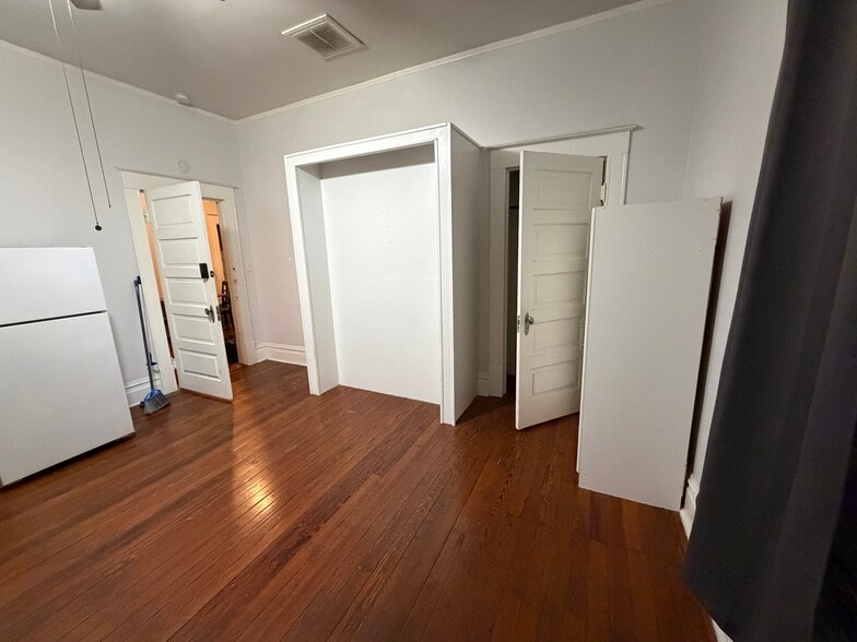 Building Photo - 315 Park Ave