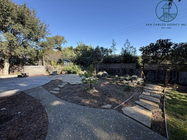 Building Photo - Charming Three Bedroom Hatton Fields Home