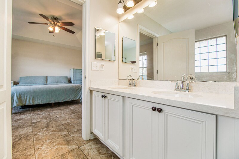 Building Photo - 9720 Brookstone Way