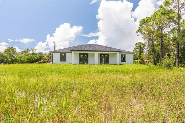Building Photo - 717 Homestead Rd S