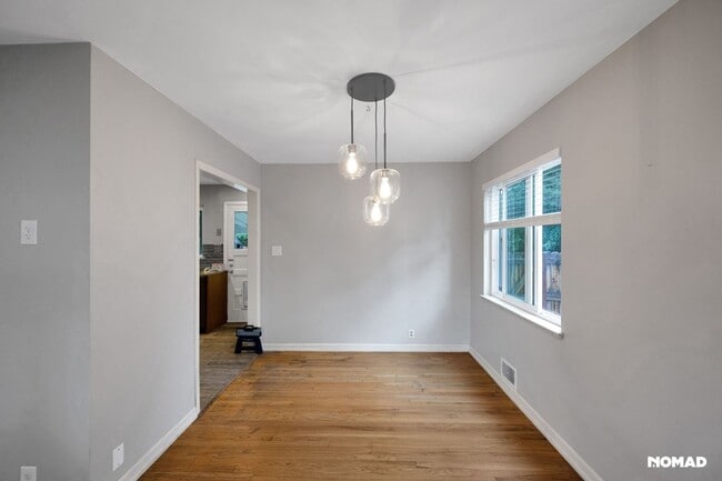 Building Photo - Spacious 3BR House in Denver