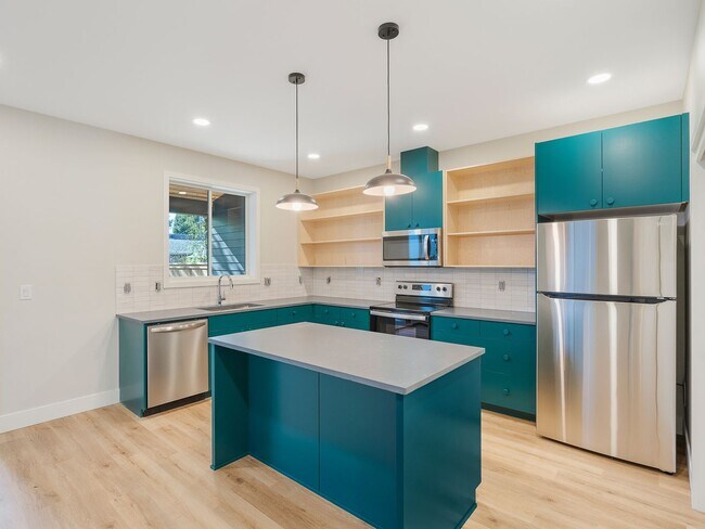 Building Photo - 3bed/2.5 Bath Duplex Unit New Construction...